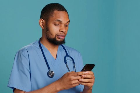healthcare-worker-using-smartphone-text-friendsFinal